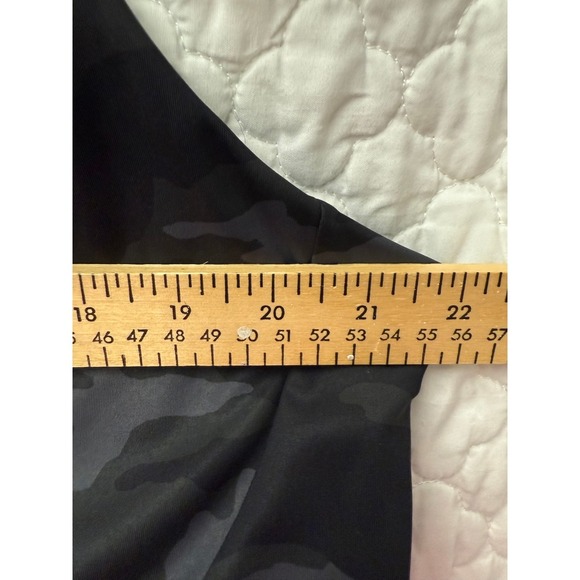 Athleta Black and Gray Camo‎ Adjustable Sports Bra Size 3X - Picture 3 of 7